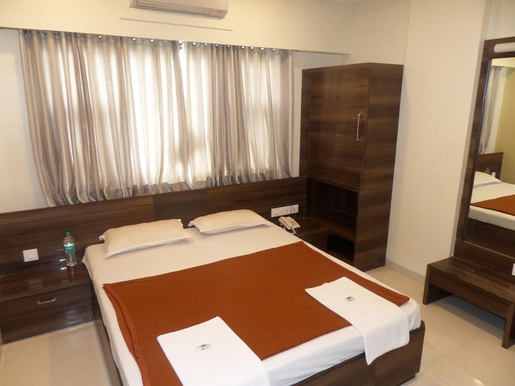 Sai Heera Residency Hotel Shirdi Ruang foto