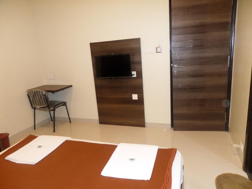 Sai Heera Residency Hotel Shirdi Ruang foto
