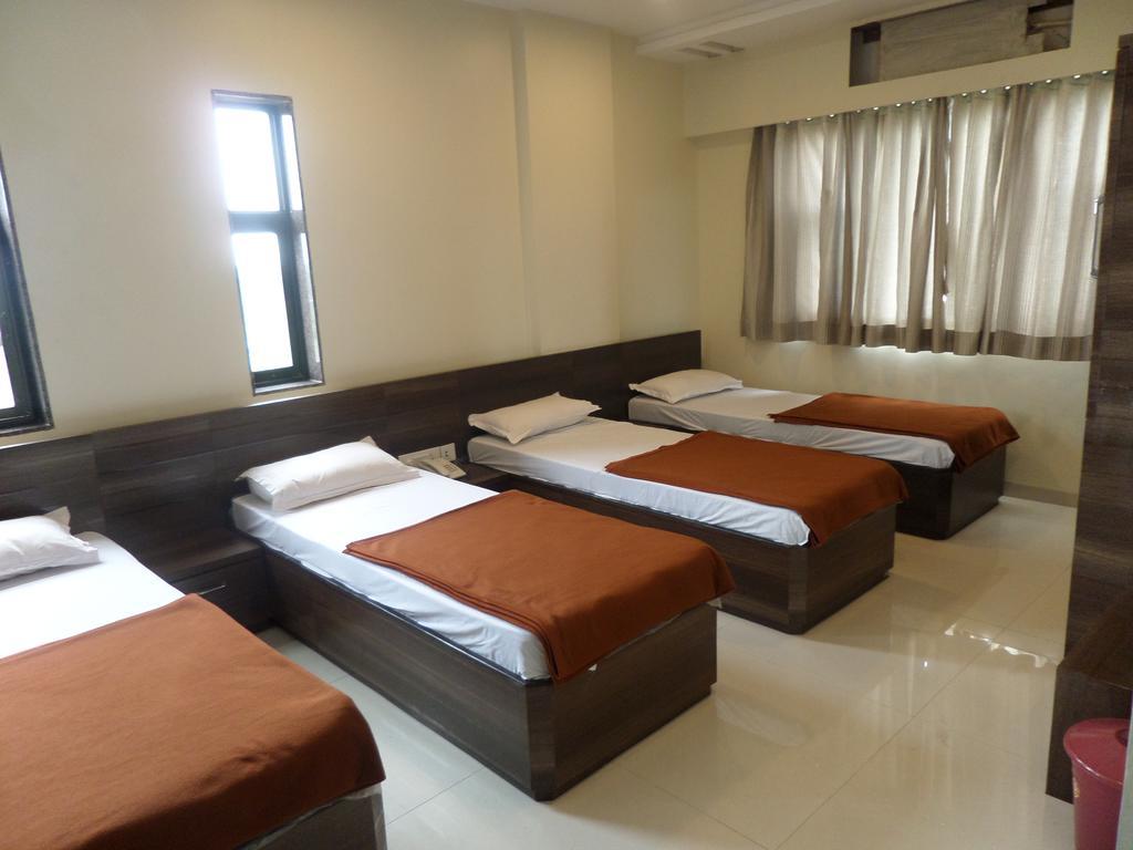 Sai Heera Residency Hotel Shirdi Ruang foto