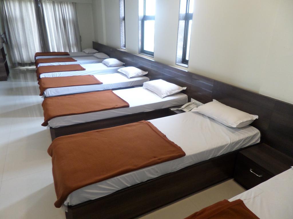 Sai Heera Residency Hotel Shirdi Ruang foto